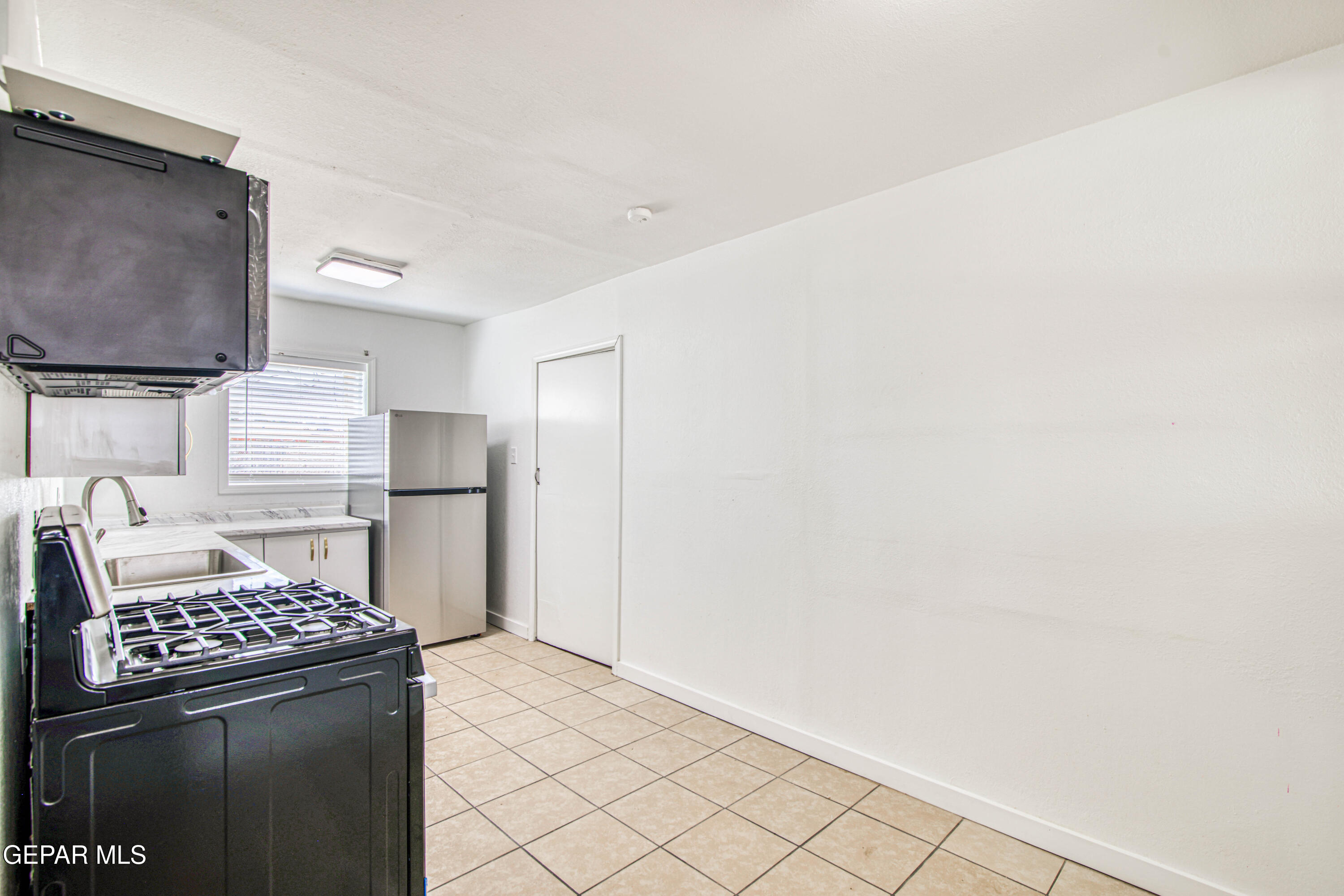 8929 Robert Drive El Paso, TX 79904 - Photo 19 of 73 362A9663_HDR