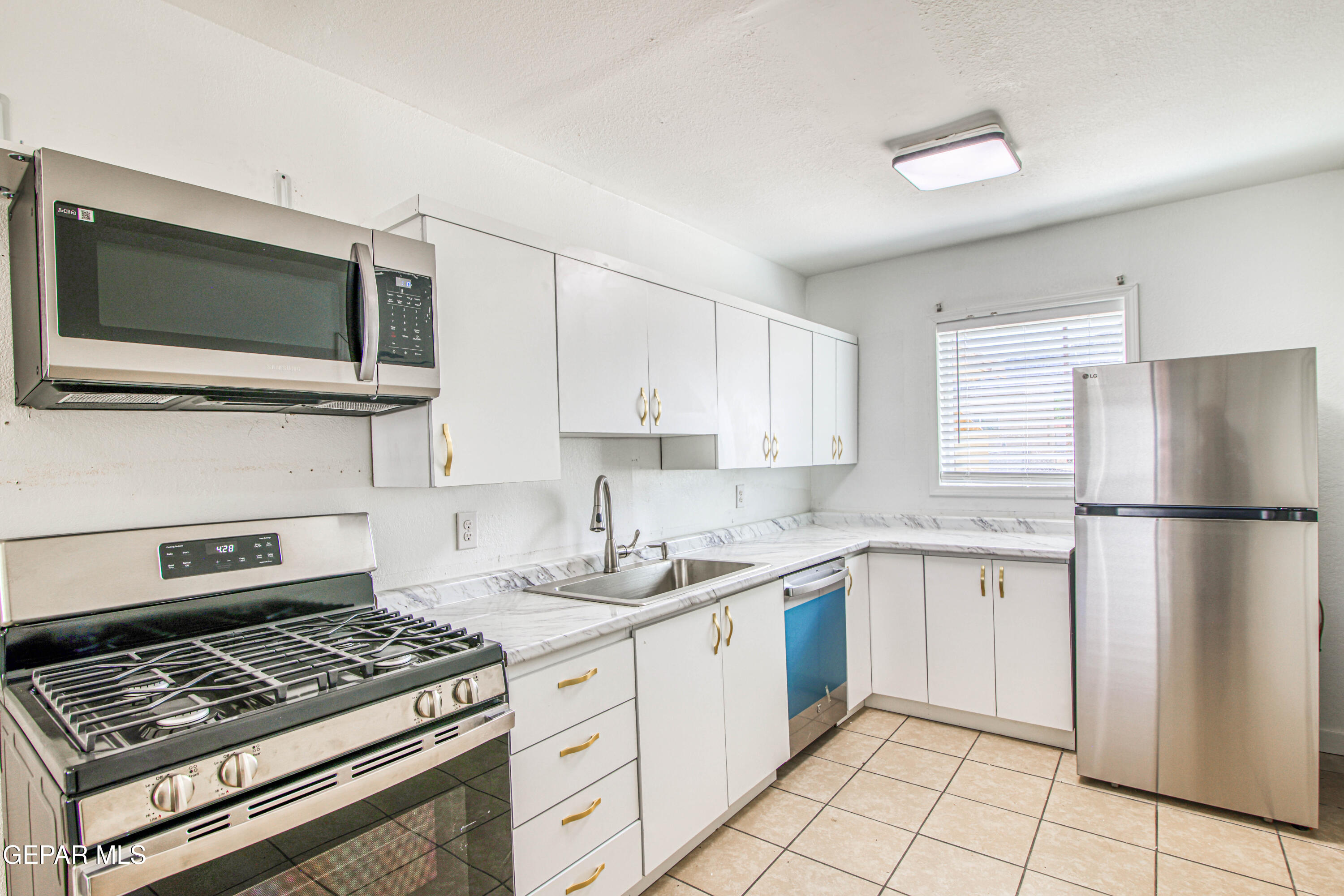 8929 Robert Drive El Paso, TX 79904 - Photo 23 of 73 362A9678_HDR