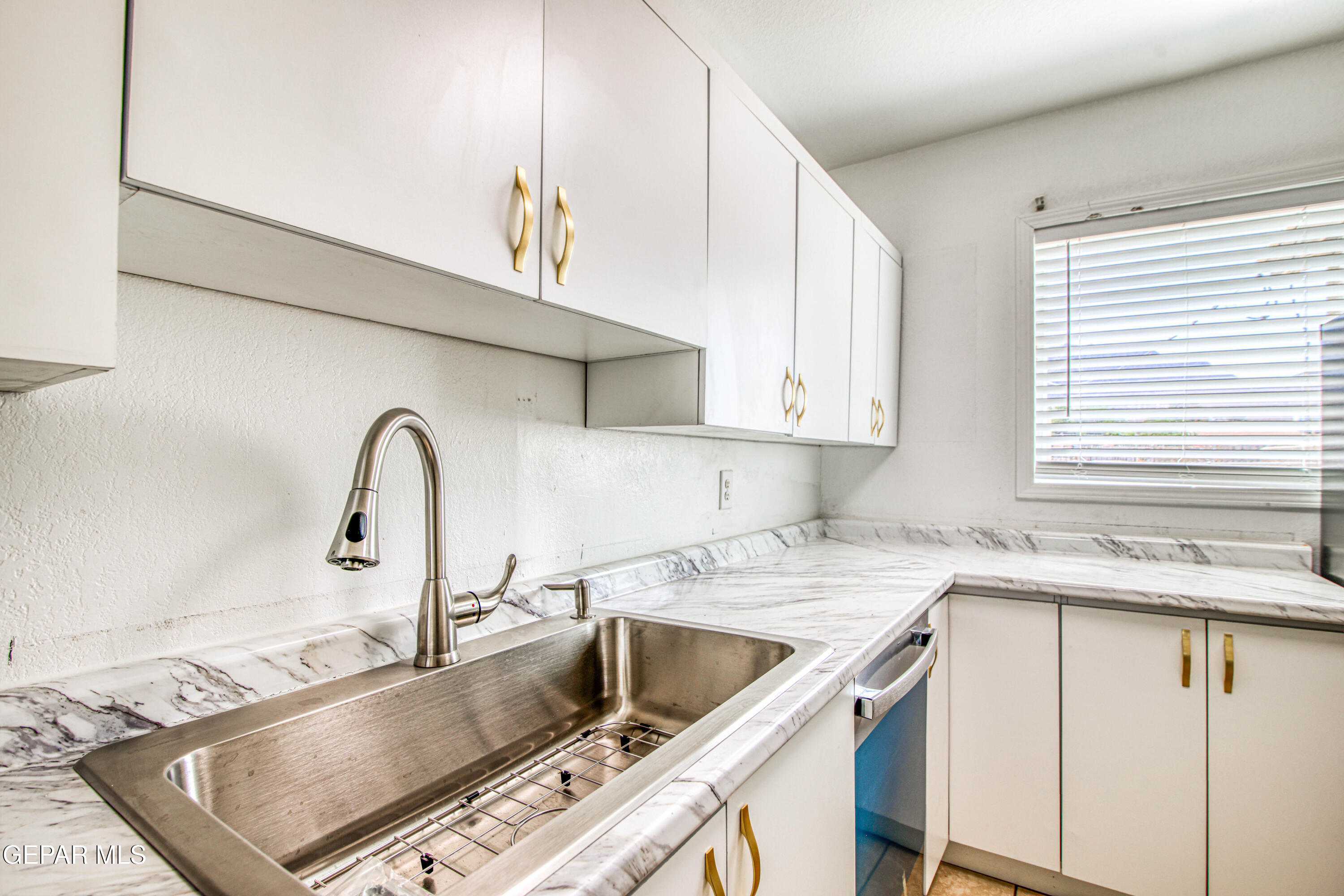 8929 Robert Drive El Paso, TX 79904 - Photo 24 of 73 362A9683_HDR