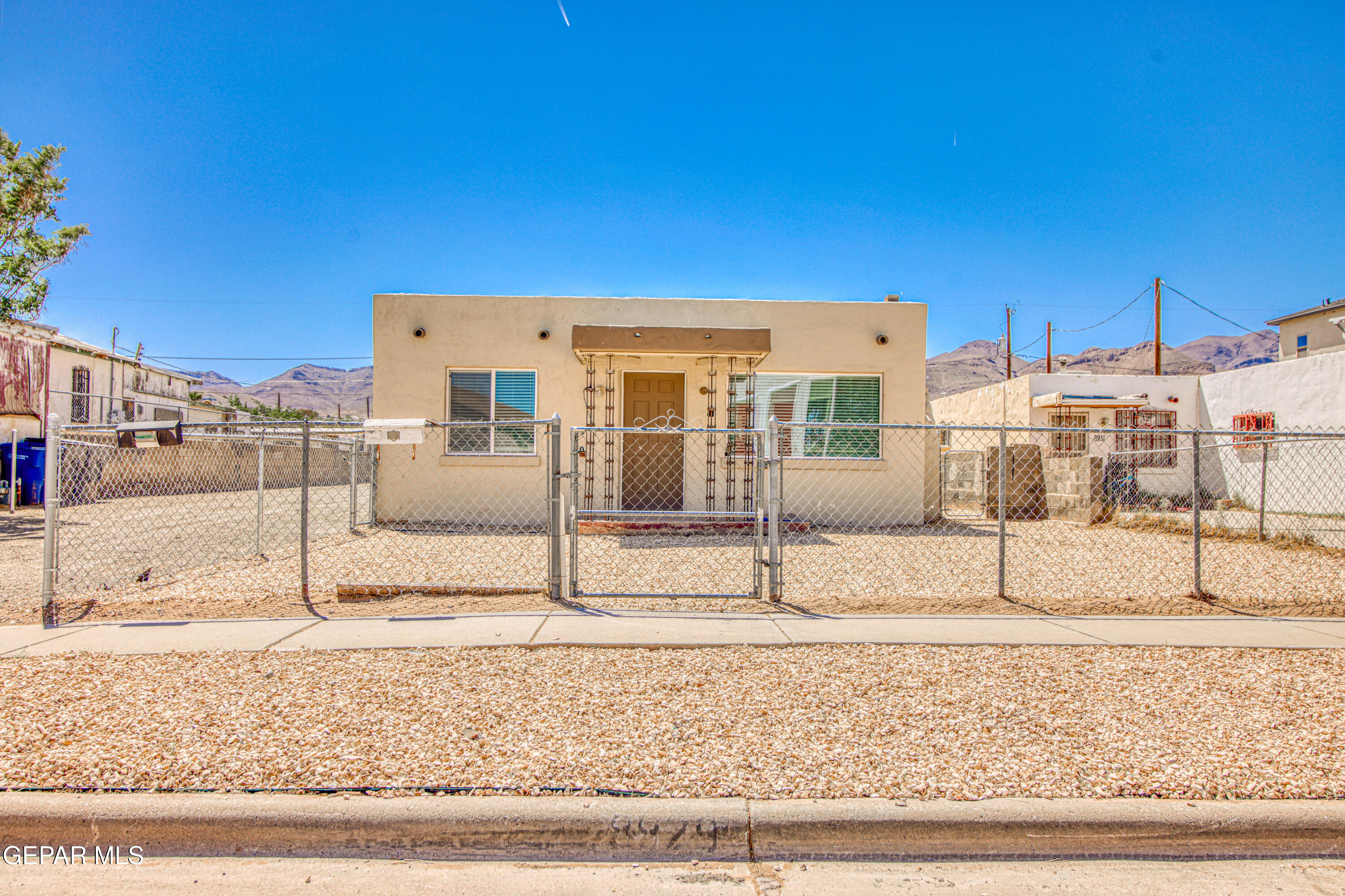 8929 Robert Drive El Paso, TX 79904 - Photo 3 of 73 362A9583_HDR
