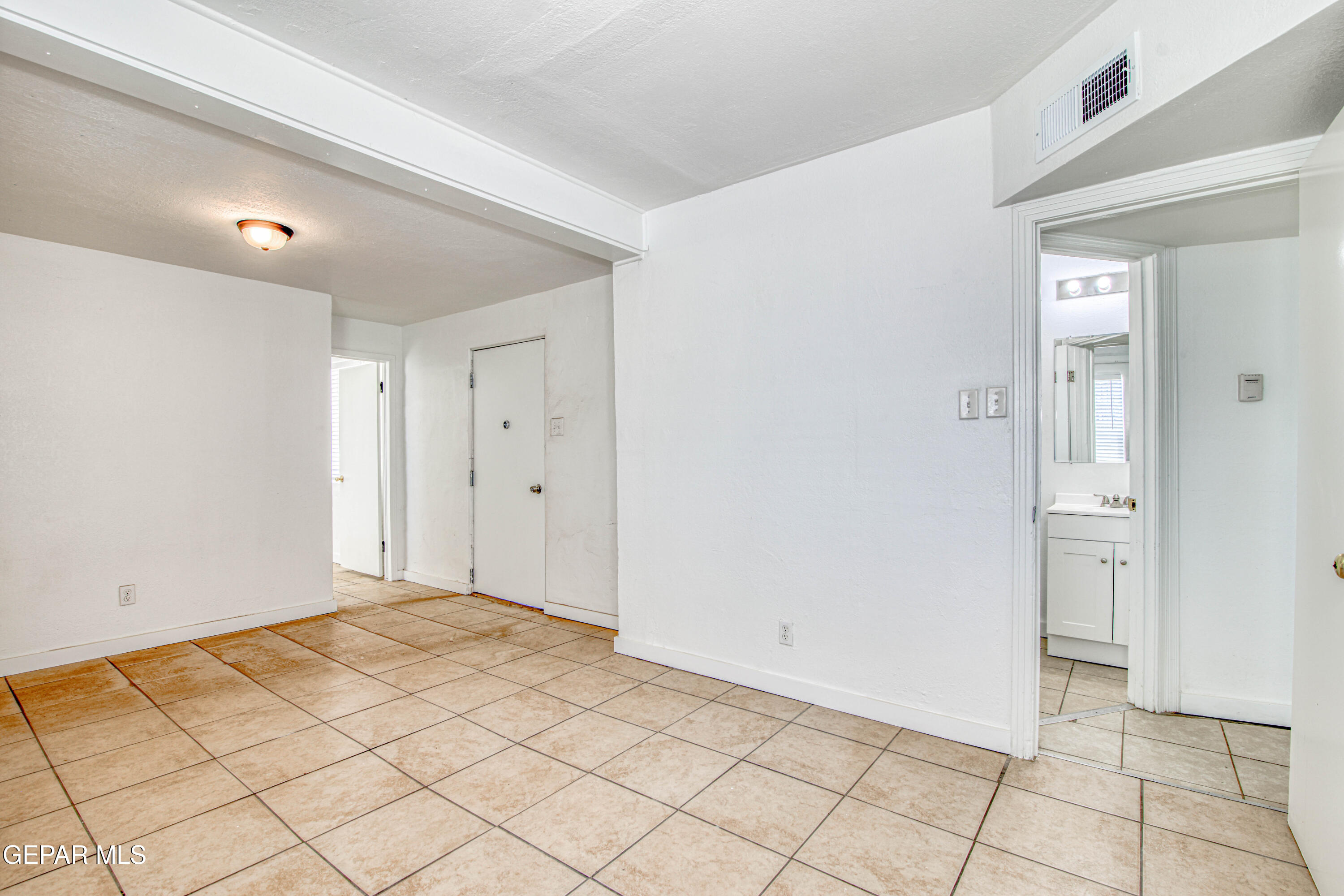 8929 Robert Drive El Paso, TX 79904 - Photo 34 of 73 362A9738_HDR