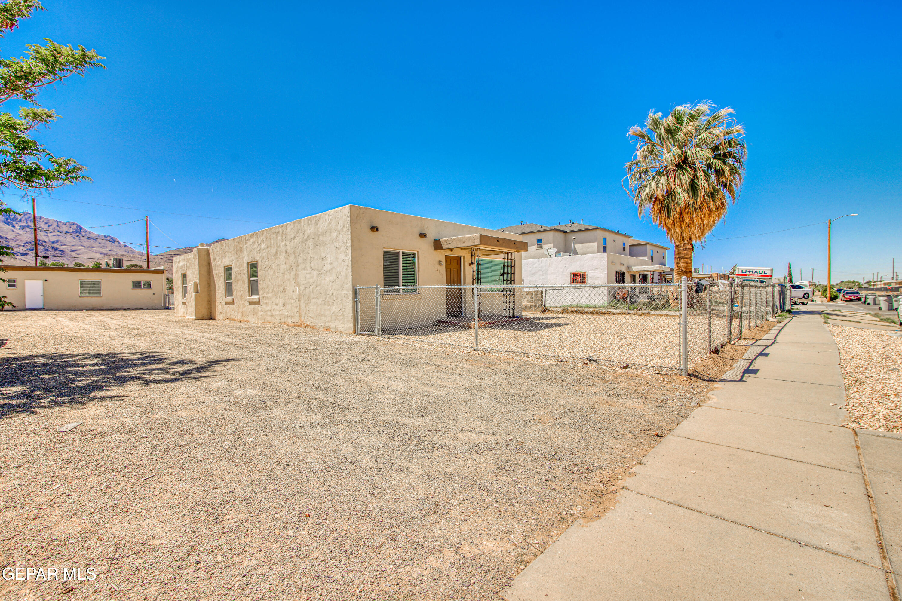 8929 Robert Drive El Paso, TX 79904 - Photo 5 of 73 362A9593_HDR