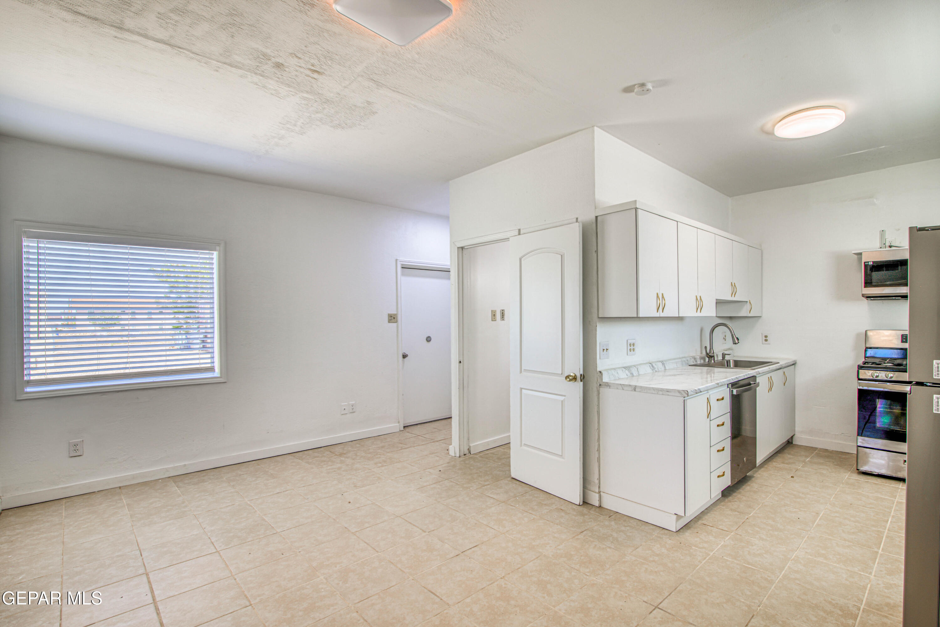 8929 Robert Drive El Paso, TX 79904 - Photo 53 of 73 362A9848_HDR