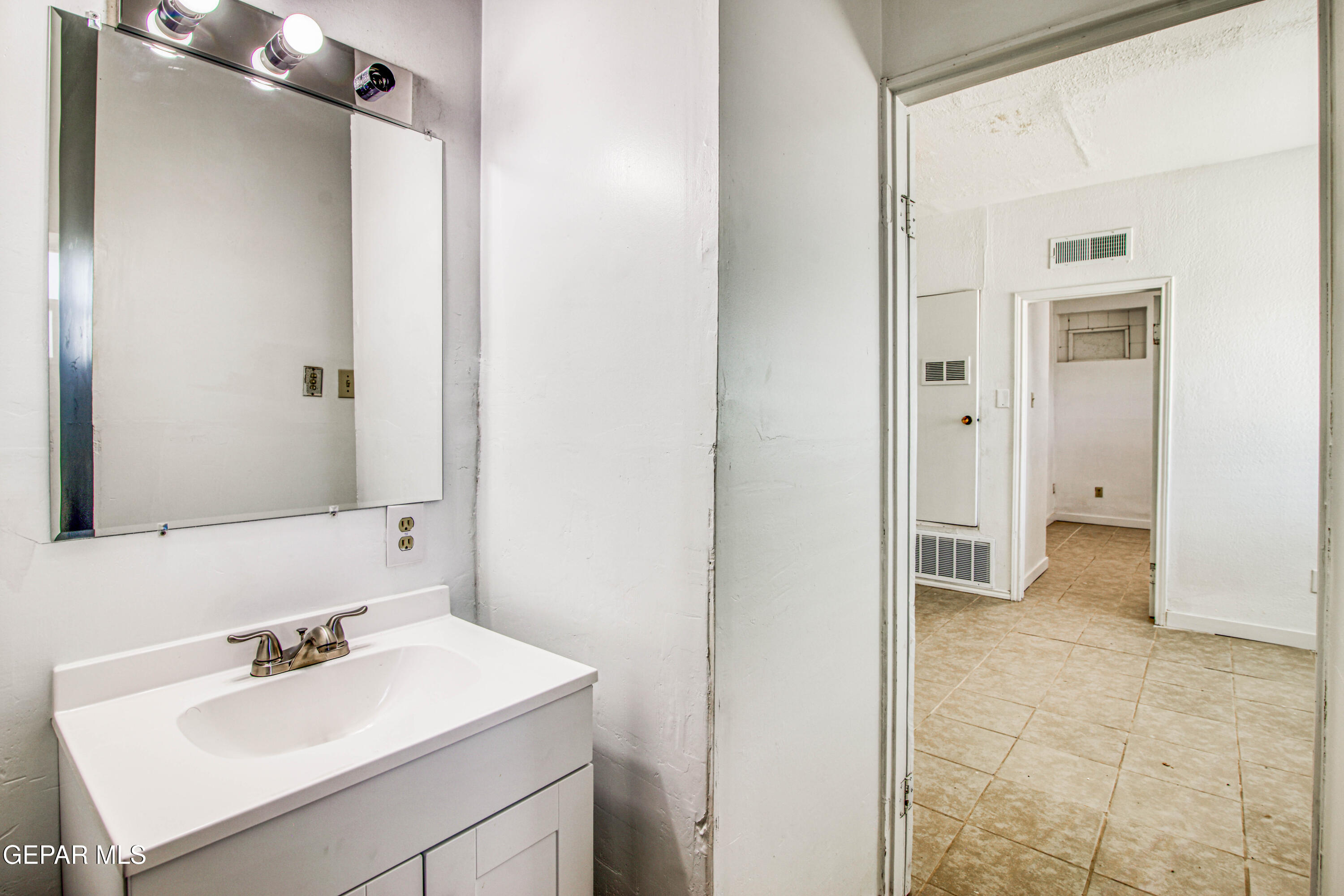 8929 Robert Drive El Paso, TX 79904 - Photo 60 of 73 362A9893_HDR