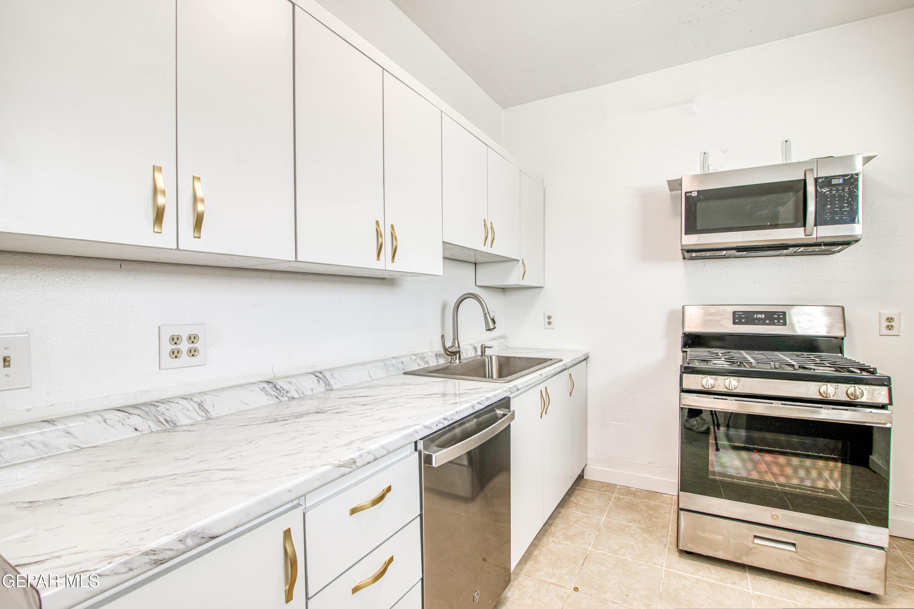 8929 Robert Drive El Paso, TX 79904 - Photo 62 of 73 362A9903_HDR