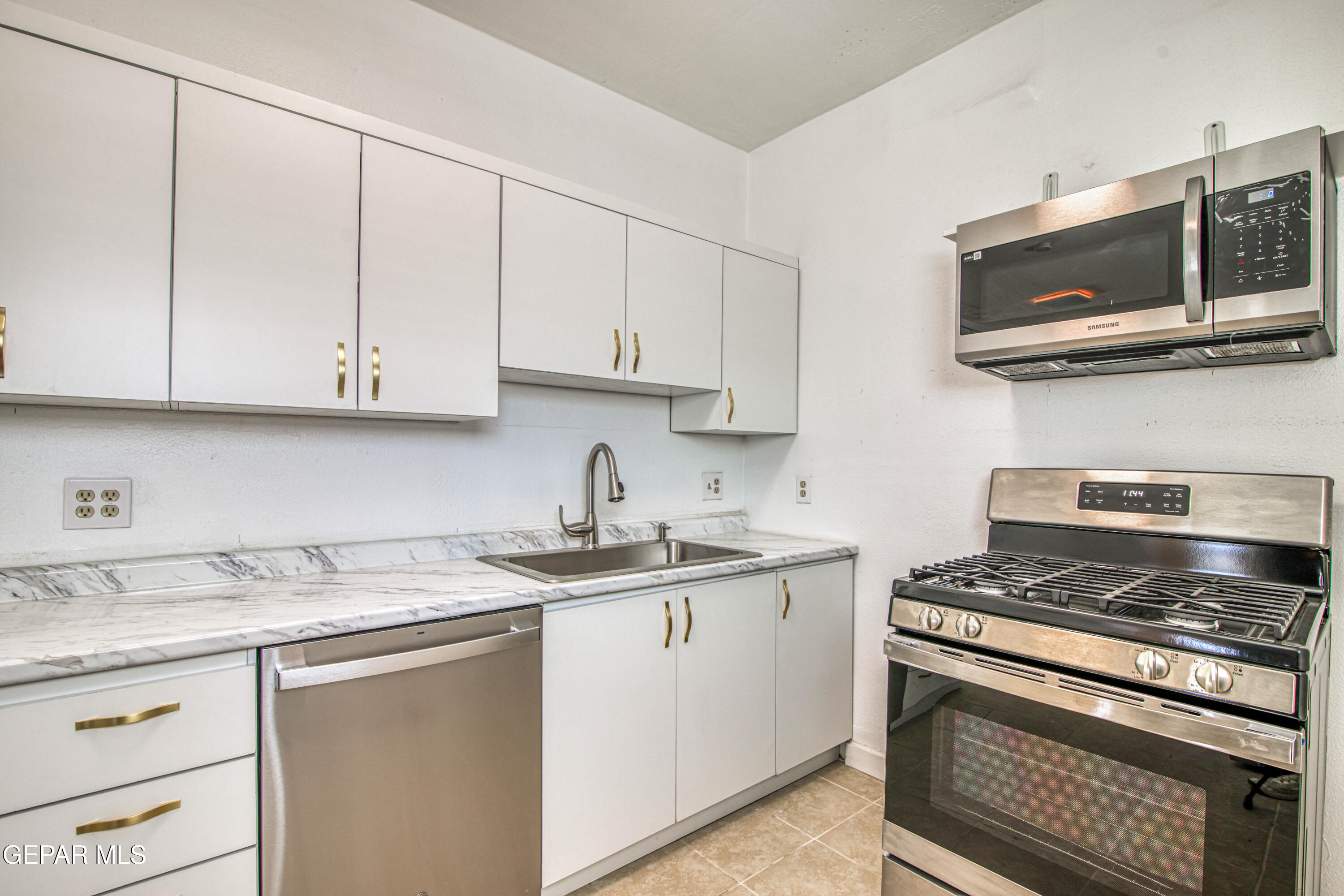 8929 Robert Drive El Paso, TX 79904 - Photo 63 of 73 362A9908_HDR