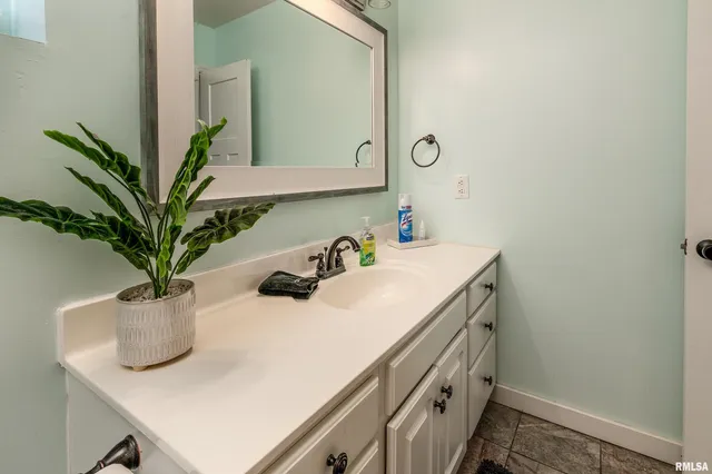 $299,500 | 27 Pinewood Drive, Carbondale, IL 62901