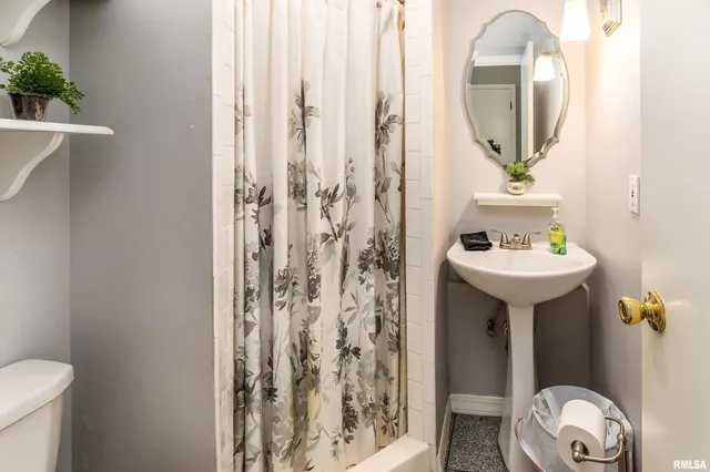 $299,500 | 27 Pinewood Drive, Carbondale, IL 62901