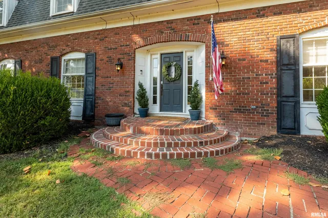 $299,500 | 27 Pinewood Drive, Carbondale, IL 62901