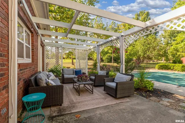 $299,500 | 27 Pinewood Drive, Carbondale, IL 62901