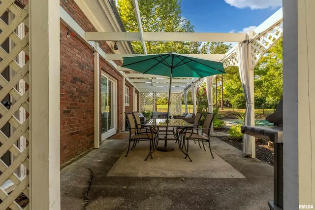 $299,500 | 27 Pinewood Drive, Carbondale, IL 62901