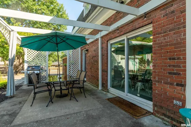 $299,500 | 27 Pinewood Drive, Carbondale, IL 62901