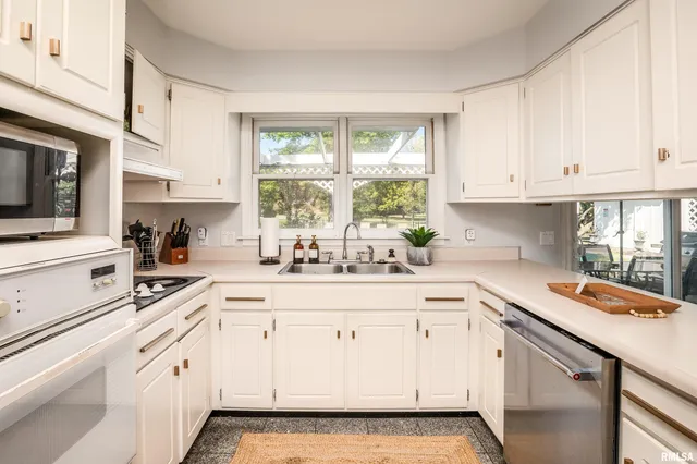 $299,500 | 27 Pinewood Drive, Carbondale, IL 62901