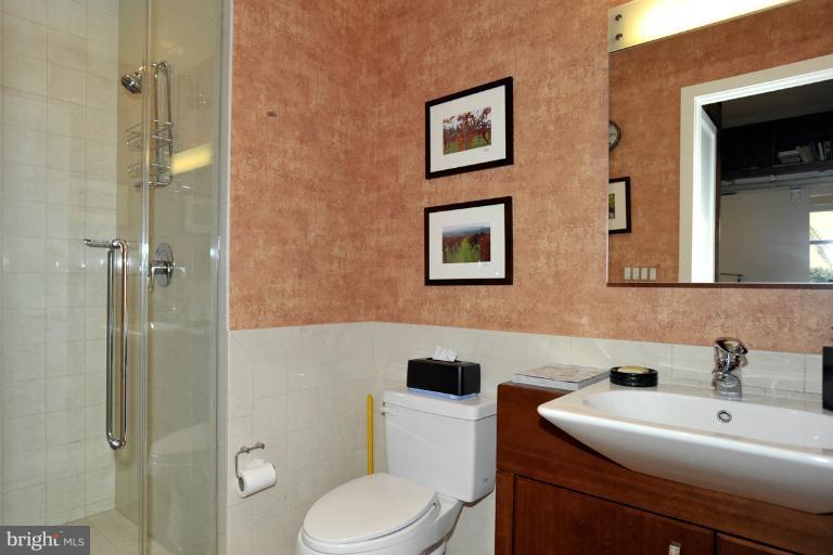 1413 P Street Northwest, Unit 203 Washington, DC 20005 - Photo 6 of 25 Bath