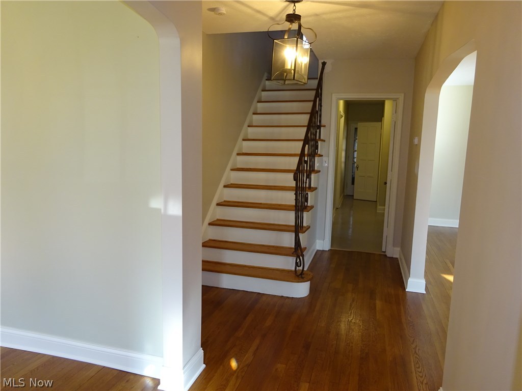 16003 Chadbourne Road Cleveland, OH 44120 - Photo 2 of 33