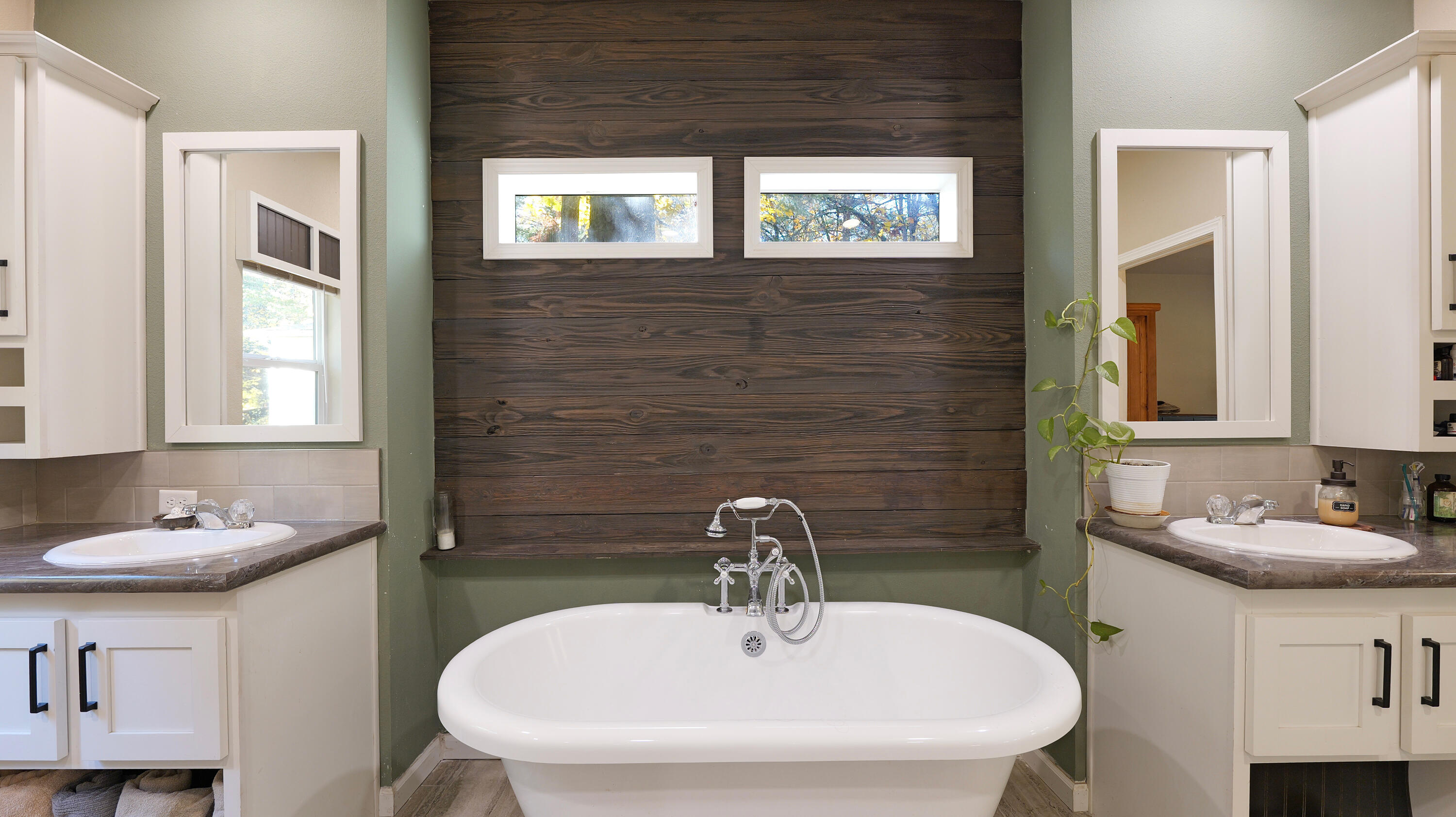 52 Dodes Creek Road Trail, OR 97541 - Photo 46 of 110 Primary Bathroom