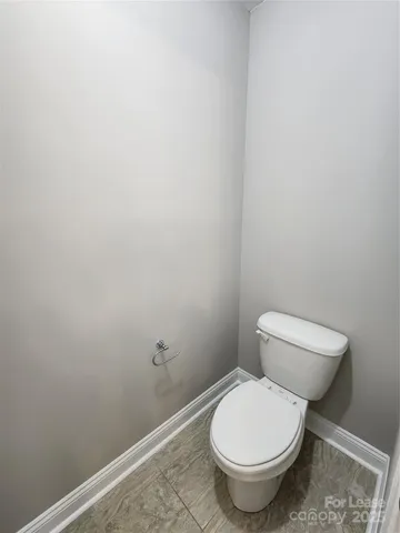 a view of yard with trees