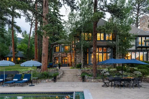 a view of a house with backyard and sitting area