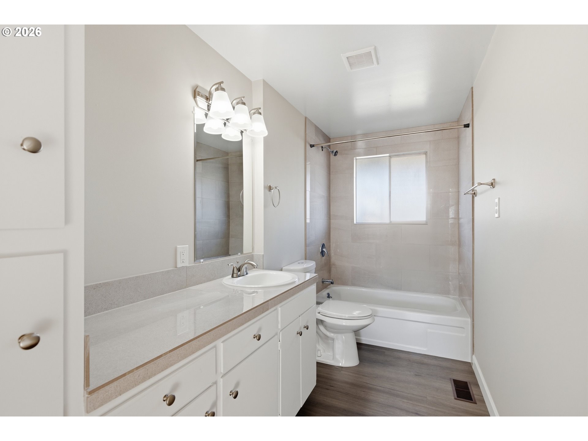 1386 Vanderbeck Lane Woodburn, OR 97071 - Photo 13 of 41 Bathroom