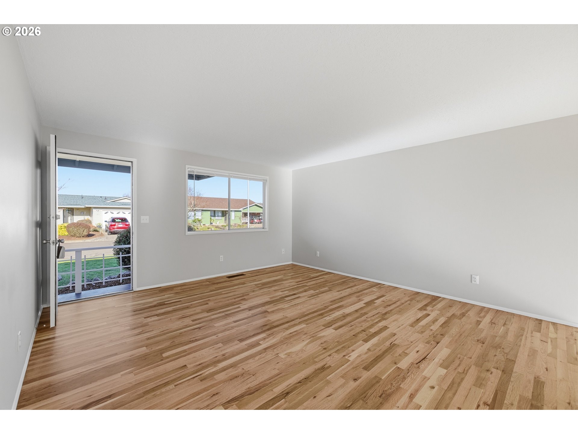 1386 Vanderbeck Lane Woodburn, OR 97071 - Photo 2 of 41 Living Room/Entrance