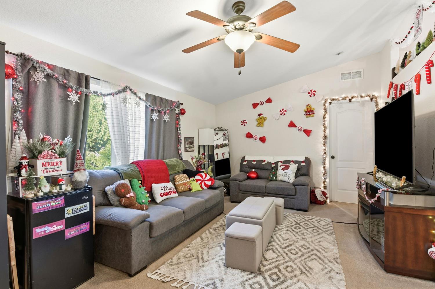 1160 Pleasant Valley Road Diamond Springs, CA 95619 - Photo 4 of 42 a living room with furniture and a flat screen tv