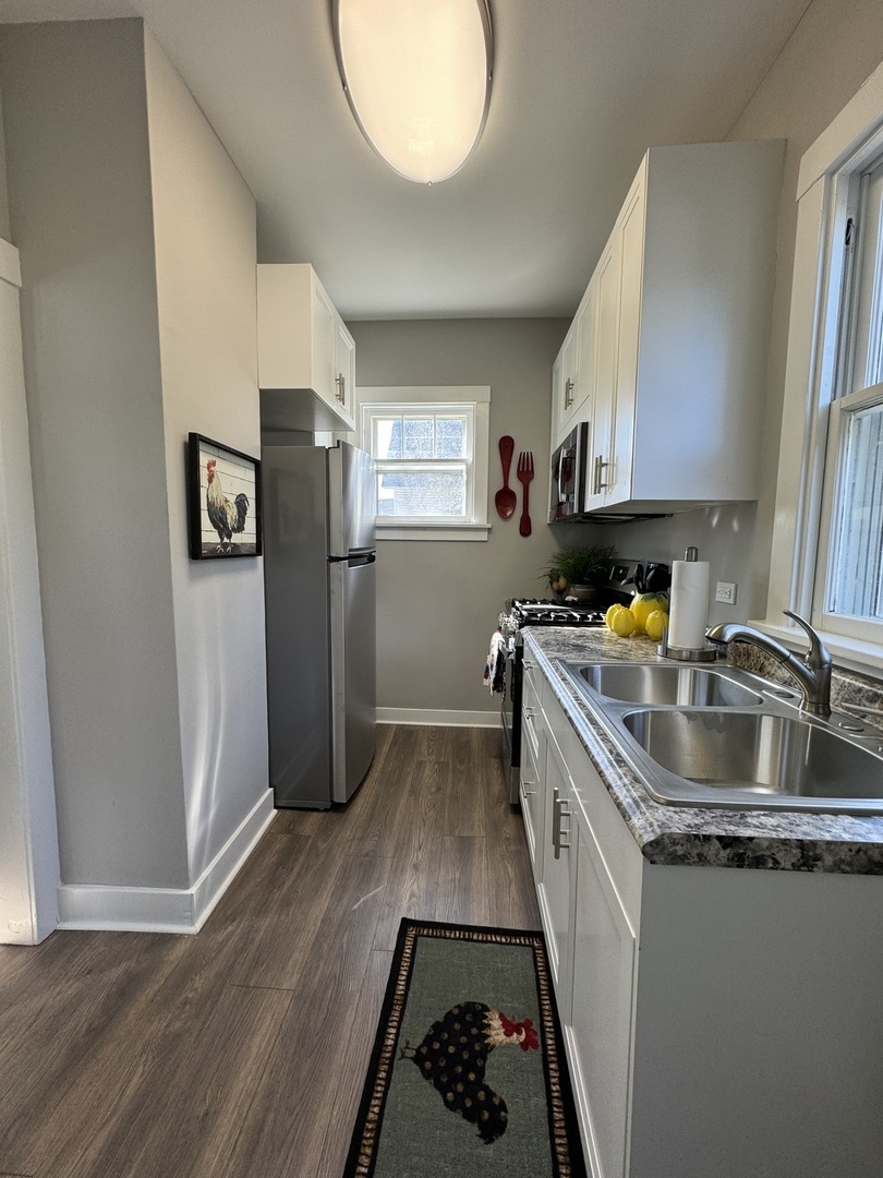 422 Jay Street Elgin, IL 60120 - Photo 8 of 14
