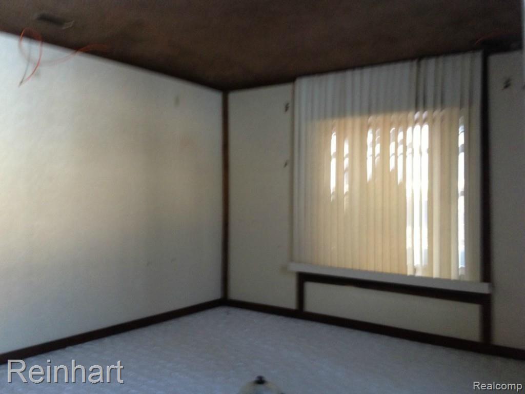 14620 Hoeft Road Belleville, MI 48111 - Photo 6 of 16 living room 1.jpg