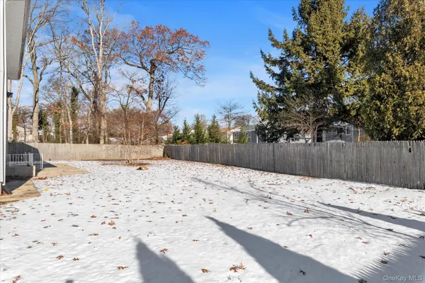 $3,500 | 27 Marlo Lane, Unit 2, Hauppauge, NY 11788