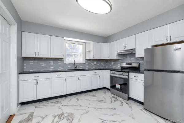 $3,500 | 27 Marlo Lane, Unit 2, Hauppauge, NY 11788