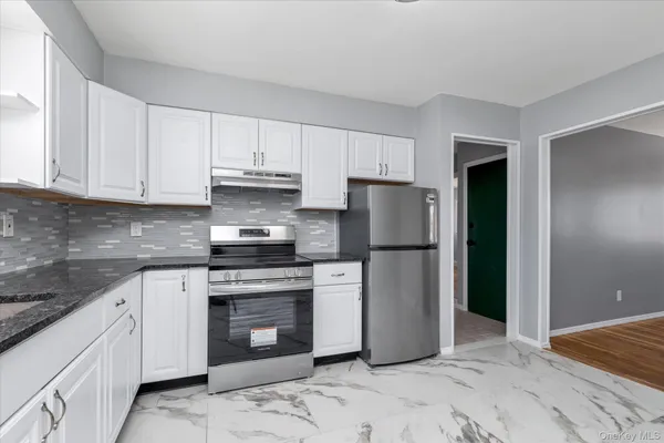 $3,500 | 27 Marlo Lane, Unit 2, Hauppauge, NY 11788