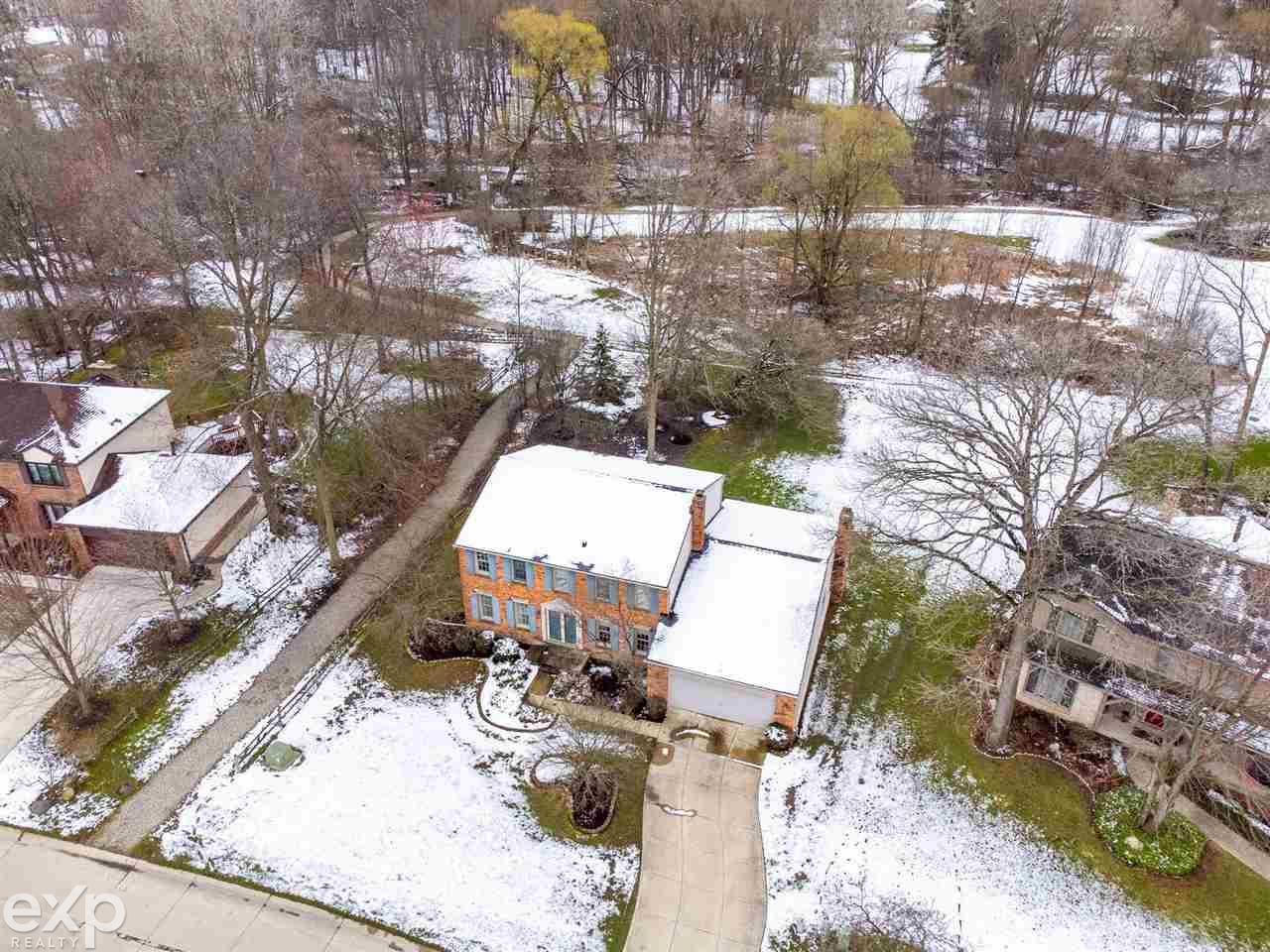 1666 North Kilburn Road Rochester, MI 48306 - Photo 3 of 35 50071463-2.JPG