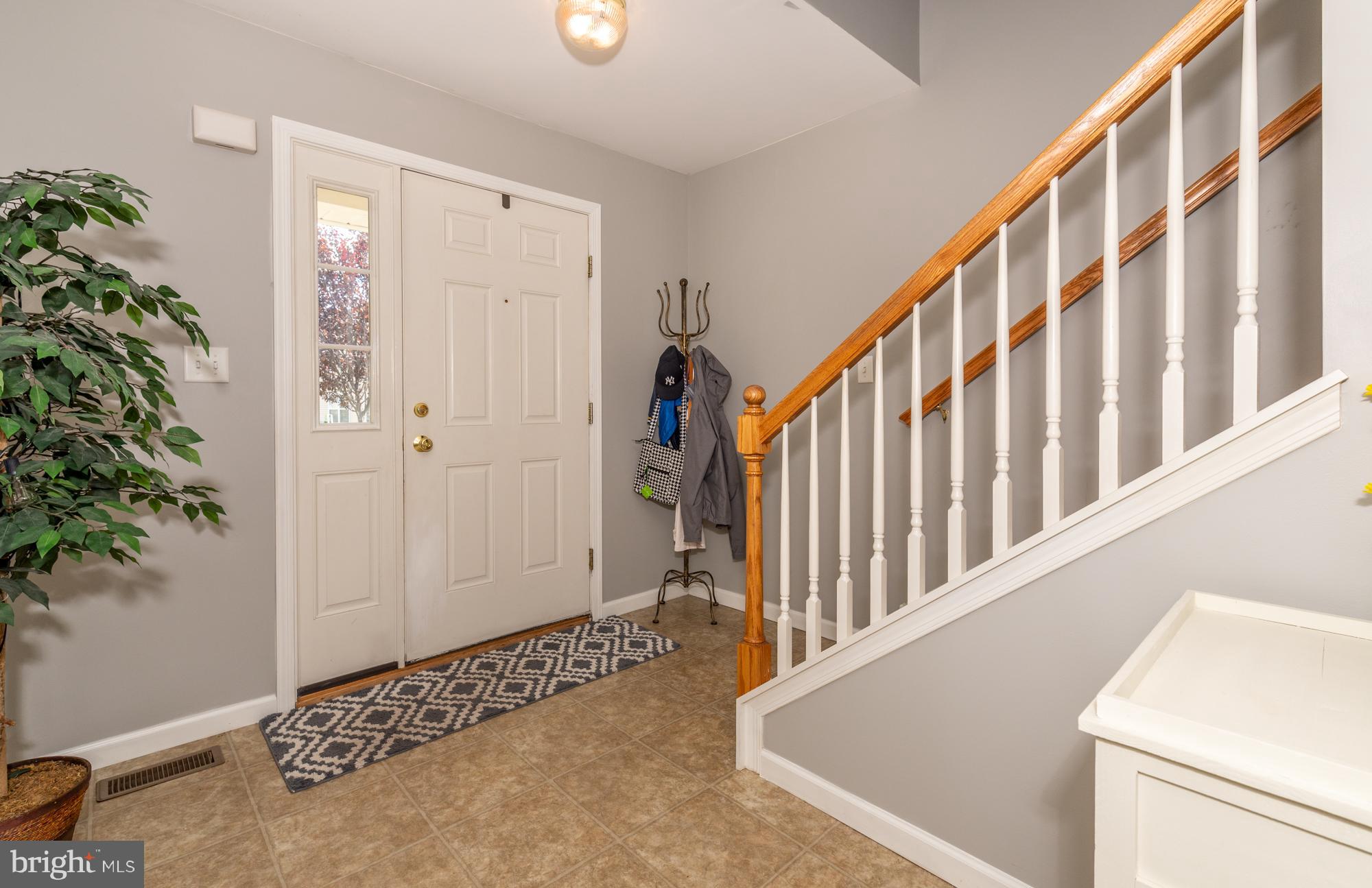 800 Caramist Circle Sinking Spring, PA 19608 - Photo 4 of 26 Foyer