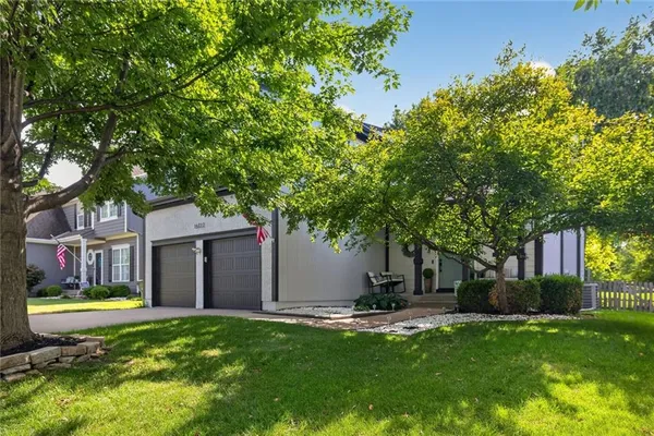 $435,000 | 16122 South Stagecoach Drive, Olathe, KS 66062