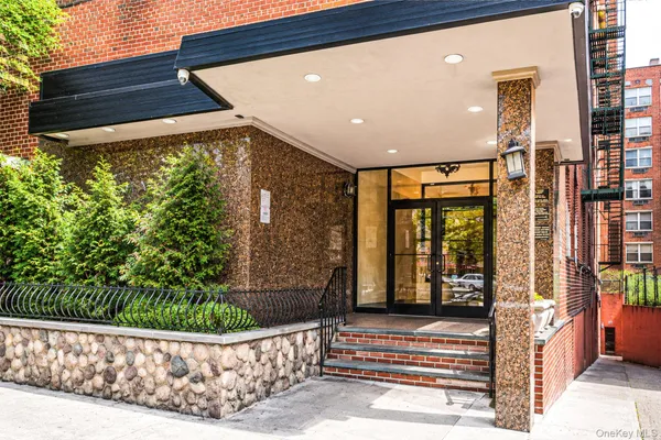 $425,000 | 134-54 Maple Avenue, Unit 4H | Flushing