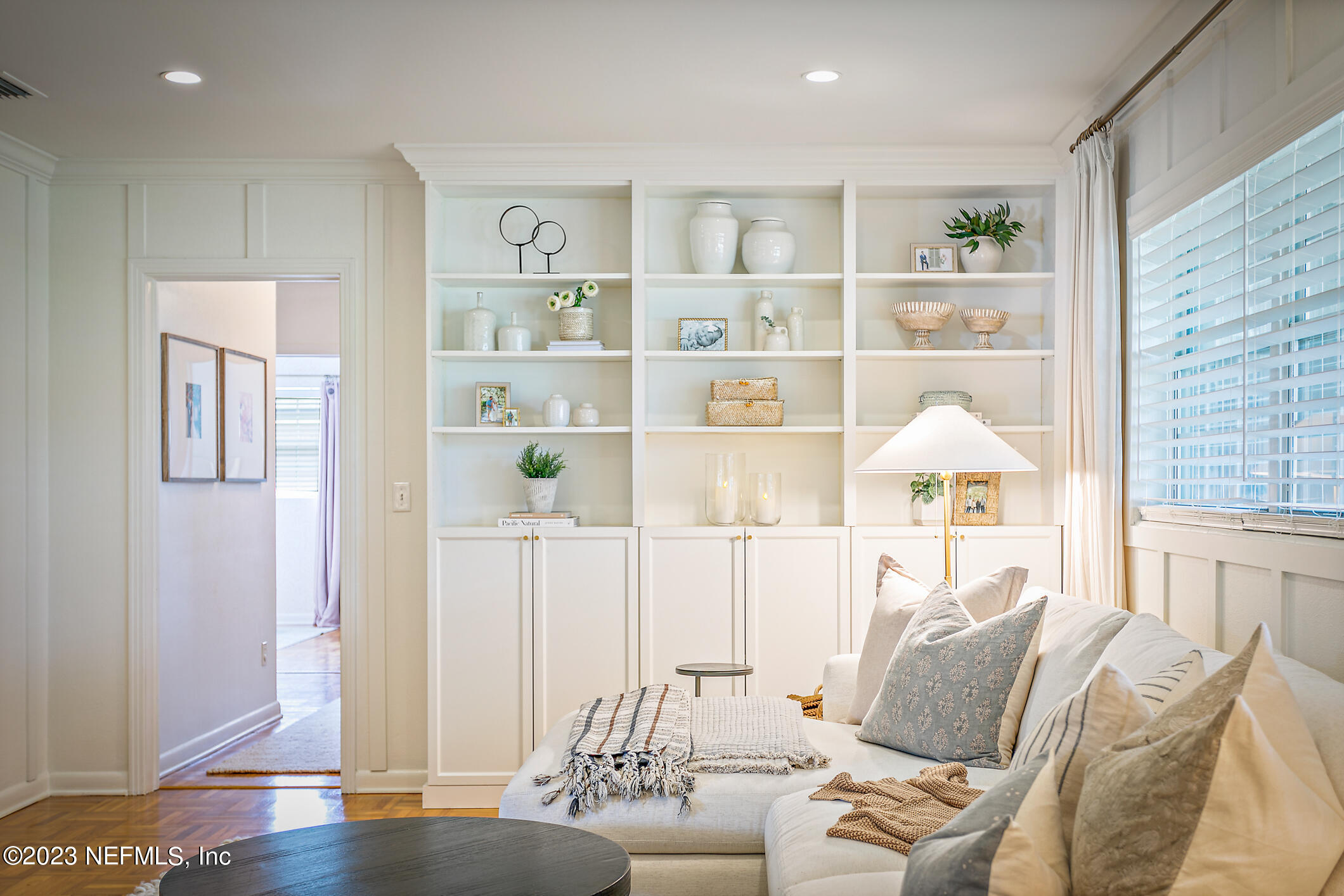 4717 Carlisle Road Jacksonville, FL 32210 - Photo 8 of 46 Detail view of the Built In Bookshelves
