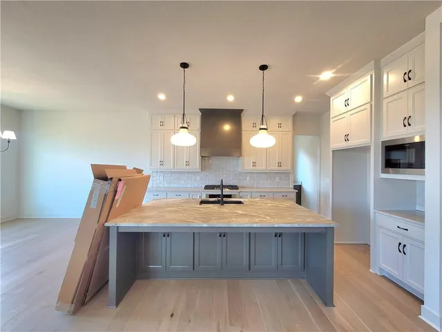 $855,589 | 18221 Oakmont Street, Overland Park, KS 66013