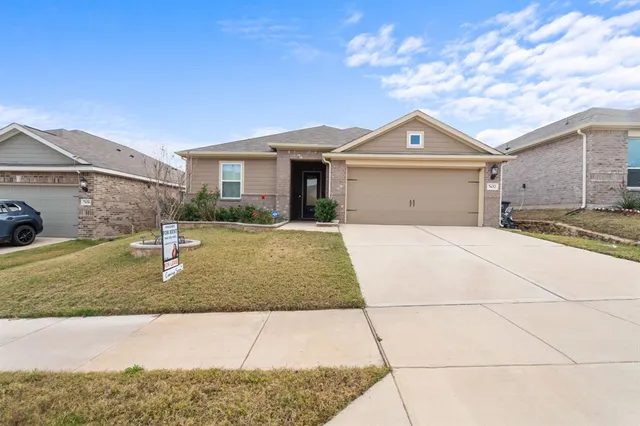 $2,300 | 7632 Thunder River Road, Fort Worth, TX 76120