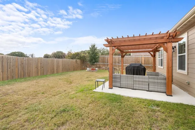 $2,300 | 7632 Thunder River Road, Fort Worth, TX 76120