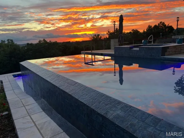 $1,385,000 | 180 Crescent Circle, Hollister, MO 65672