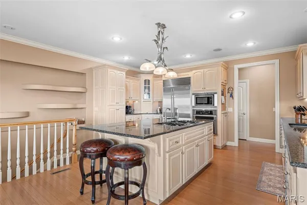 $1,385,000 | 180 Crescent Circle, Hollister, MO 65672