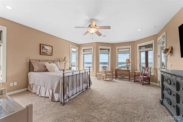 $1,385,000 | 180 Crescent Circle, Hollister, MO 65672