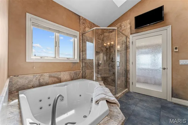 $1,385,000 | 180 Crescent Circle, Hollister, MO 65672