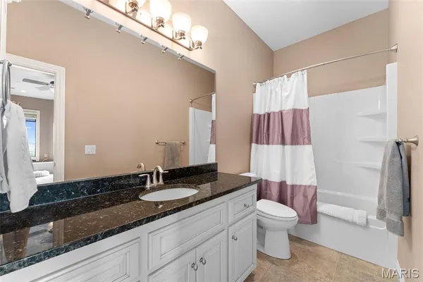 $1,385,000 | 180 Crescent Circle, Hollister, MO 65672