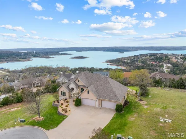$1,385,000 | 180 Crescent Circle, Hollister, MO 65672