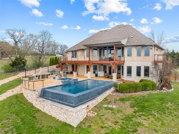 $1,385,000 | 180 Crescent Circle, Hollister, MO 65672