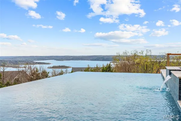 $1,385,000 | 180 Crescent Circle, Hollister, MO 65672