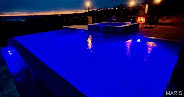 $1,385,000 | 180 Crescent Circle, Hollister, MO 65672