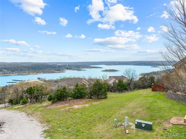 $1,385,000 | 180 Crescent Circle, Hollister, MO 65672