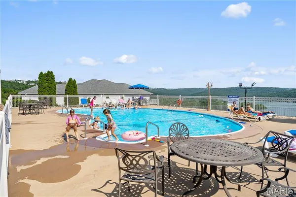 $1,385,000 | 180 Crescent Circle, Hollister, MO 65672