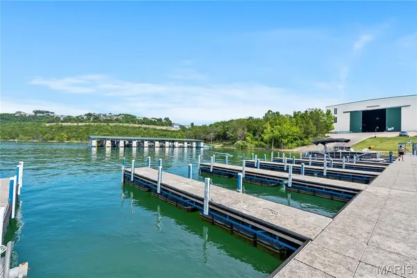 $1,385,000 | 180 Crescent Circle, Hollister, MO 65672